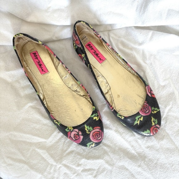 Betsy Johnson Size 8.5 Ballet Flats Casual Round Toe Roses Everyday Coquette - Picture 4 of 14